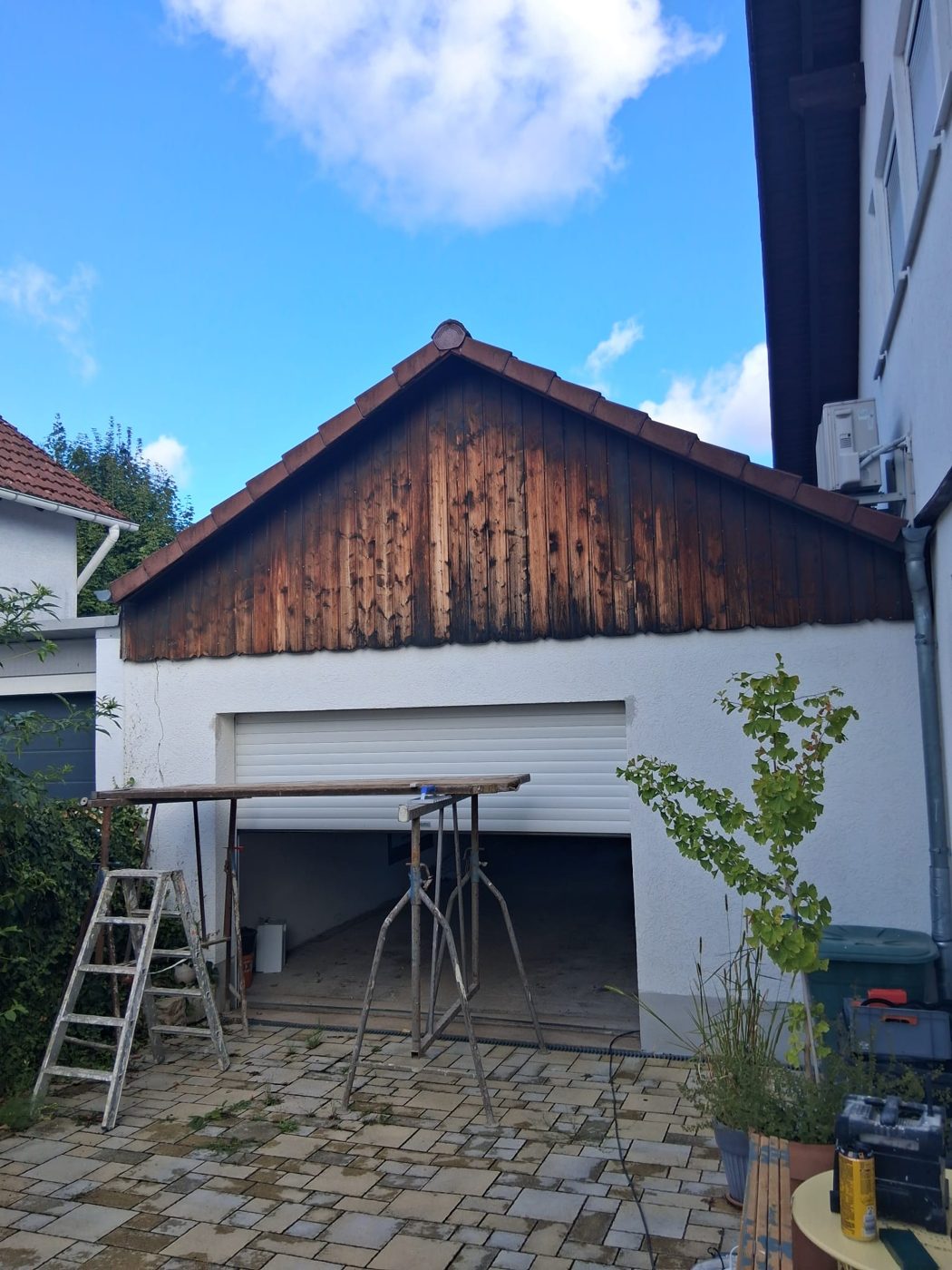 Garage: Wand und Fassade, vorher (Foto: Thielmann Innenausbau)