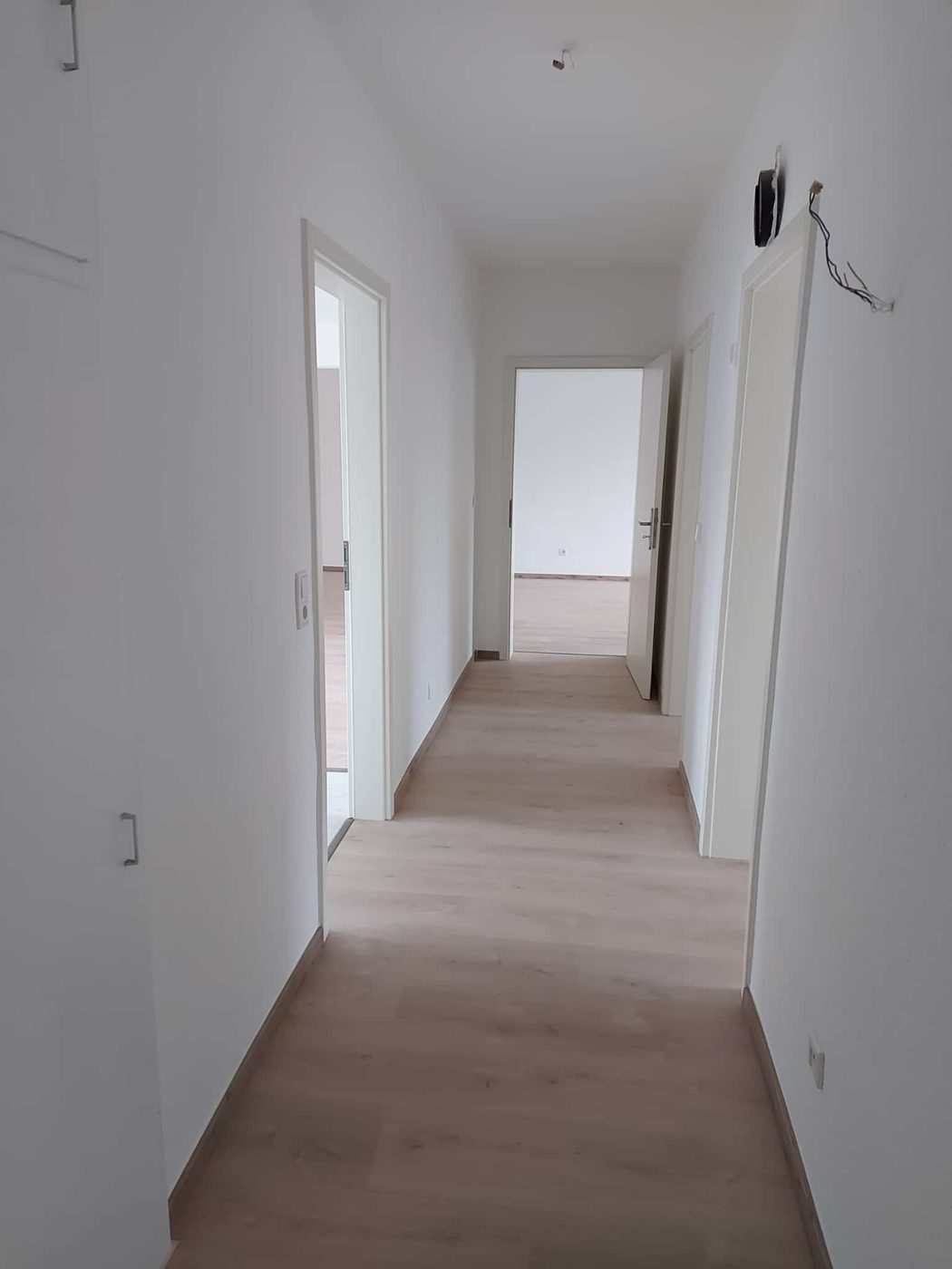 Flur und Zimmer: neuer Boden (Foto: Thielmann Innenausbau)