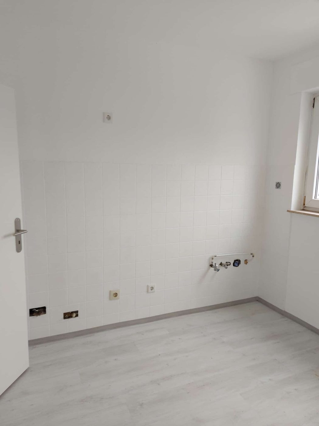 Küche: Wände und Boden erneuert (Foto: Thielmann Innenausbau)